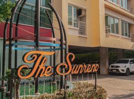 The Sunreno Hotel SHA, appartamento a Bangkok