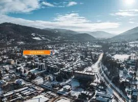 Zeta Park, Sun & Snow