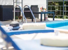 RELAXING Apartments LUCE، كوخ في سيليبي