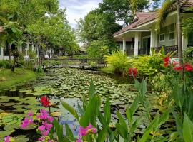 Le Charme Sukhothai Historical Park - SHA Extra Plus: Sukhothai şehrinde bir otel