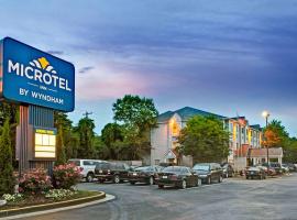 Microtel Inn by Wyndham Atlanta Airport, hotel sa College Park, Atlanta