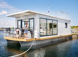 Hausboot WELL - Husbåd WELL, villa in Egernsund