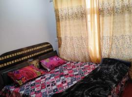 Magray guest house، بيت ضيافة في Tangmarg