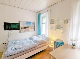 Urlaubsmagie - Ferienwohnung Tagpfauenauge - Garten mit Terrasse & Saisonaler Pool, hotel en Sebnitz
