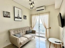 Apartemen Podomoro View Kota 2BR lantai 17 Full perabot, hotel em Medan