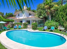 Villa Corrib, holiday home sa Santa Fe de los Boliches