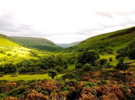 The Castle, Capel-y-Ffin, The Black Mountains、アバーガベニーのホテル