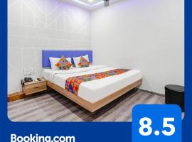 FabHotel Vrundavan, Athwa, hotel in Bhatha