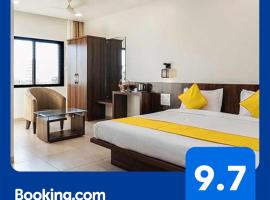 FabHotel Karishma Palace, hotel in Supe