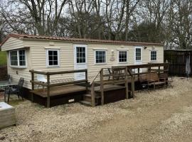 Static Mobile home set in our 20 acres of farmland, cabin in Horspath