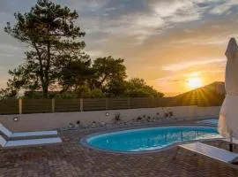 Arktos Sunset Villa