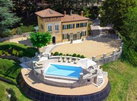 Villa Manerba: vista lago e piscina privata、Spiazzi Di Caprinoのホテル