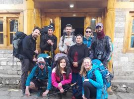 Tribeni Lodge Restaurant And Bar, homestay in Phakding