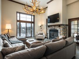 BONDURANT 95-15 / Luxury 3 bdr on the village, luksushotell Mont-Tremblant's