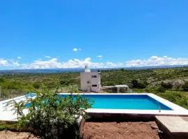 Alquiler temporario en Estancia Vieja: Casa de campo con vistas panorámicas. Completa y cómoda