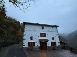 Etxeberriko Borda, hotel in Etxalar