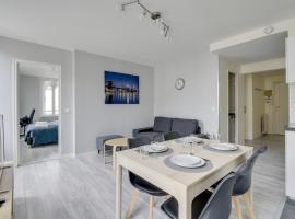 Chic and spacious apart with parking, hotel en Cergy