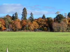 Burnside Chalet on Reelig Estate Near Inverness, hotel in Kirkhill