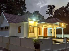 Royal Home, holiday home in Kuravalangād