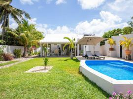 Quaint 4BDR villa with pool in Grand Gaube, hótel í Grande Gaube