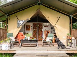 Black Pig Retreats Luxury Glamping, luxury tent in Shaftesbury