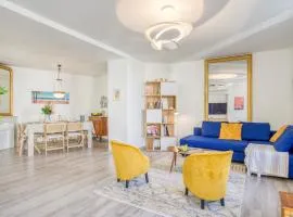 Sublime, modern, balconies, a/c, refurbished