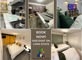 Harrys Home - Weekly & Monthly Offers - Near NEC - Contractors & Business professionals - 2 Parking spaces - 4 Large Bedrooms & 2 Bathrooms - Pool - Table Tennis - Darts - Games console, hotel cu parcare din Wyken