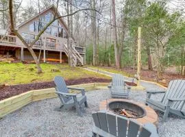 Peaceful Cabin with Hot Tub 11 Mi to Blue Ridge!