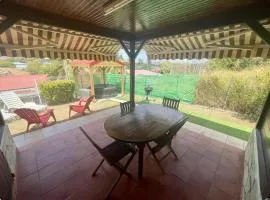 Bungalow Faula , 2 chambres climatisées à 5 mins à pied de la plage Pointe Faula, jaccuzi , wifi , jardin , parking gratuit , sans vis-à-vis