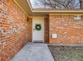 Centrally Located 3BR 2BA - !, cottage in Denton