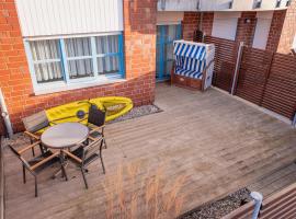 Moderne Wohnung mit großer Terrasse in erster Reihe am Deich, Wallbox, Kajak, departamento en Schönberger Strand