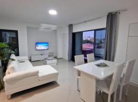 Aparthouse EdHel T2, hotel in Praia
