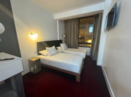 Crystal boulevard Single/Double, hotel near Tangier Ibn Battouta Airport - TNG, Tangier