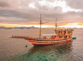 Trip Labuanbajo 3D2N departure every Friday, båd i Labuan Bajo