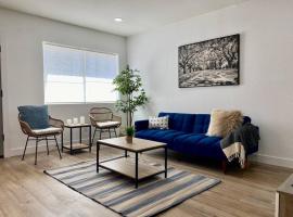 Uniquely remodeled historical district home, hotel di Phoenix