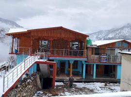 SkY Home Stay at Dayara Bugyal Trek Point Raithal, parkimisega hotell sihtkohas Bhatwāri