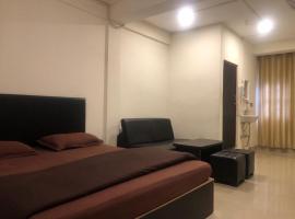 THE Pi HOTEL IMPHAL MANIPUR, hotel di Imphal