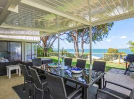 Beach House with Estuary Views, hotel in Dawesville