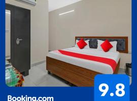 OYO Flagship 81216 Hotel Silver Grand, hotel cerca de Centro comercial Fun Republic Mall, Lucknow