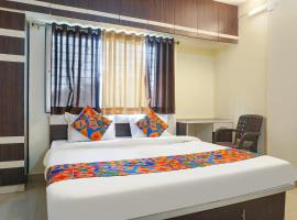 FabHotel The Guest House, hotel na may parking sa Pune