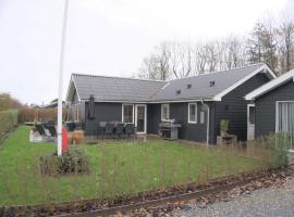 Cosy And Modern Cottage In Pt Strandby, feriehus i Sønderby