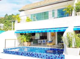 Beachside 3-Bedroom Townhouse w Private Pool at 70 Meters from Beach, hotel di Ban Bang Po