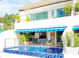 Beachside 3-Bedroom Townhouse w Private Pool at 70 Meters from Beach, hotel em Ban Bang Po