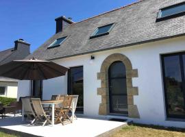 villa Juliette, vue mer, accès plages à pieds, hotel a Trédrez