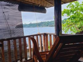 Shey's Travellers Inn, homestay di Mambajao