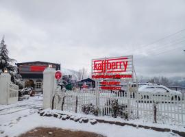 Kaffberry Cafe & Homestays، فندق في Kūd