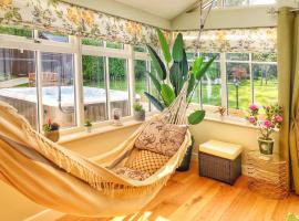 Daweswood Guest Suite - Luxury retreat with optional hot tub, πολυτελές ξενοδοχείο στο Κάντερμπερι