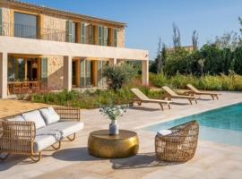 Luxury Villa Can Xanet, luxury hotel in Alcudia