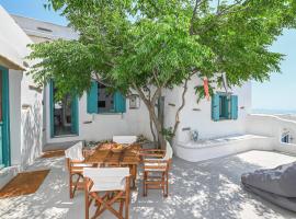 Tinos Traditional Patio House, hotel in Arnados