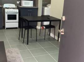 Cozy 1-bedroom apartment in Frequente, St. George, דירה 